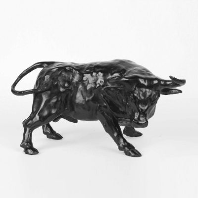 « Fuego » Taureau bronze patine noire Pompon